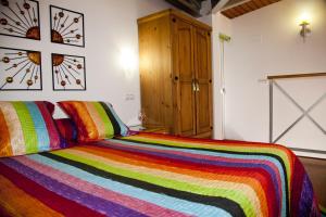 Łóżko lub łóżka w pokoju w obiekcie Apartamentos La Casa de la Alameda