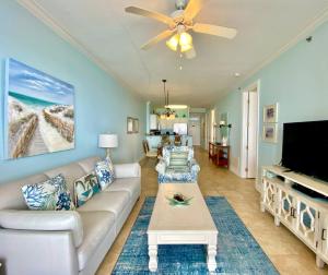 uma sala de estar com um sofá branco e uma ventoinha de tecto em Island Royale P403 by ALBVR - Beautiful Beachfront Penthouse Level Condo! em Gulf Shores