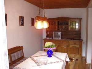 A bed or beds in a room at Haus Sonnleite