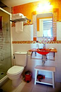 Łazienka w obiekcie Apartamentos La Casa de la Alameda