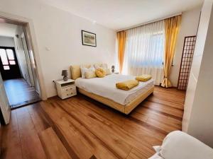 Ένα ή περισσότερα κρεβάτια σε δωμάτιο στο Apartments with parking space Lic, Gorski kotar - 20420
