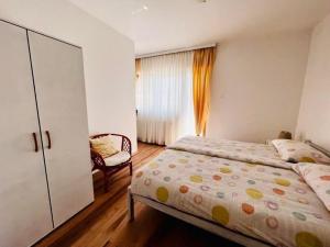 Ένα ή περισσότερα κρεβάτια σε δωμάτιο στο Apartments with parking space Lic, Gorski kotar - 20420
