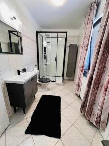 Ένα μπάνιο στο Apartments with parking space Lic, Gorski kotar - 20420