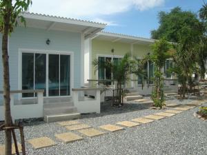 Gallery image of Charlie's Bungalows in Ko Si Chang