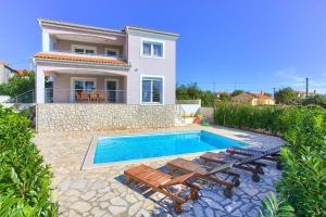 Πισίνα στο ή κοντά στο Villa Isabella