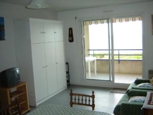 Televízia a/alebo spoločenská miestnosť v ubytovaní Notre-Dame-de-Monts - Appartement 45m² - 4 pers - Animaux admis - Parking - FR-1-540-192
