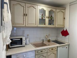 Fotografia z galérie ubytovania Charmant F2 à Balaruc-les-Bains, 2 étoiles, parking privé, idéal pour 4 personnes - FR-1-680-35 v destinácii Balaruc-les-Bains