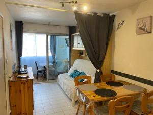 Fotografia z galérie ubytovania Charmant F2 à Balaruc-les-Bains, 2 étoiles, parking privé, idéal pour 4 personnes - FR-1-680-35 v destinácii Balaruc-les-Bains