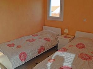 Posteľ alebo postele v izbe v ubytovaní Appartement lumineux 50m² à 100m de la plage - 4 personnes, balcon, parking, à Notre-Dame-de-Monts - FR-1-540-204