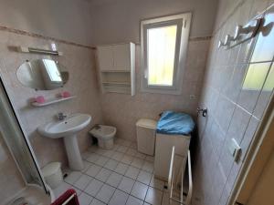 Fotografia z galérie ubytovania Maison Vacances à Notre-Dame-de-Monts (57m²) - 6 Pers, Proche Plage, Jardinet, Terrasse, WIFI - FR-1-540-195 v destinácii Notre-Dame-de-Monts