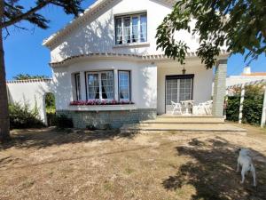 Fotografia z galérie ubytovania Maison Vacances à Notre-Dame-de-Monts (57m²) - 6 Pers, Proche Plage, Jardinet, Terrasse, WIFI - FR-1-540-195 v destinácii Notre-Dame-de-Monts