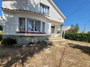 Fotografia z galérie ubytovania Maison Vacances à Notre-Dame-de-Monts (57m²) - 6 Pers, Proche Plage, Jardinet, Terrasse, WIFI - FR-1-540-195 v destinácii Notre-Dame-de-Monts
