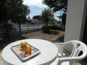 Fotografia z galérie ubytovania Maison Vacances à Notre-Dame-de-Monts (57m²) - 6 Pers, Proche Plage, Jardinet, Terrasse, WIFI - FR-1-540-195 v destinácii Notre-Dame-de-Monts