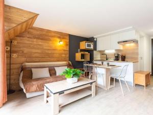 Kuchyňa alebo kuchynka v ubytovaní Duplex rénové 4 pers Saint Lary Village près des Thermes et télécabine - FR-1-296-467
