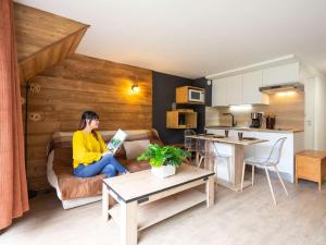 Kuchyňa alebo kuchynka v ubytovaní Duplex rénové 4 pers Saint Lary Village près des Thermes et télécabine - FR-1-296-467