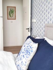 Postel nebo postele na pokoji v ubytování Astria Homes- your seaside home