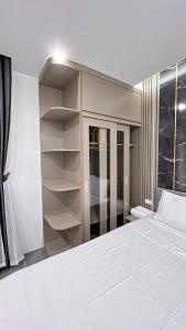 Säng eller sängar i ett rum på Villa Harborbay 7PN sát bãi tắm