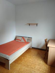 a small bedroom with a bed and a desk at Appartement Rose in Liezen