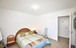 Posteľ alebo postele v izbe v ubytovaní Cozy Apartment In Canet En Roussillon