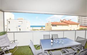 Balkón alebo terasa v ubytovaní Cozy Apartment In Canet En Roussillon