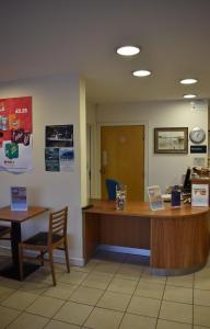 a waiting room with two desks and a chair at Eyesleepover in Eyemouth