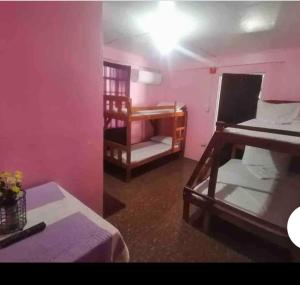 LP Madriaga Private Apt fully furnished w/Balcony tesisinde bir ranza yatağı veya ranza yatakları