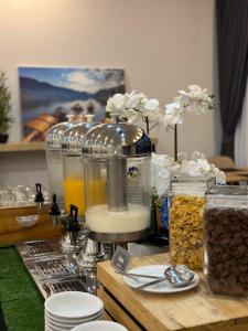 a food processor sitting on top of a table at bliQ Hotel Chanthaburi in Chanthaburi