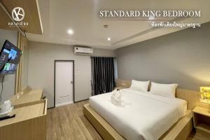 Postel nebo postele na pokoji v ubytování Klaang Muang Hotel (โรงแรมกลางเมือง)