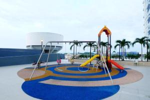 Zona de juegos infantil en Sekinchan Paddy Pool View ｜适耕庄稻田泳池景