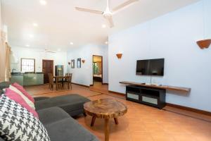 Fotografie z fotogalerie ubytování Thai Style 2BR Villa v destinaci Nai Harn pláž + 25 fotografií