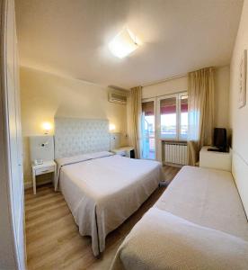Postel nebo postele na pokoji v ubytování Hotel Nuova Sabrina