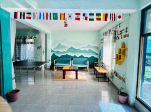 Kasol Hostel的休息区