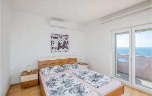 Postel nebo postele na pokoji v ubytování Gorgeous Apartment In Stara Baska 1
