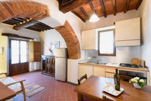 A kitchen or kitchenette at La Tuia Vacanze apt for 4PP and apt for 2PP