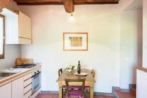 A kitchen or kitchenette at La Tuia Vacanze apt for 4PP and apt for 2PP
