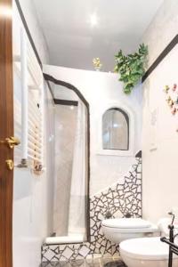a bathroom with a sink and a shower and a toilet at B&B Borgo Antico in Cava deʼ Tirreni