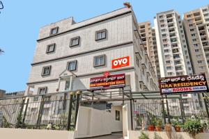 een gebouw met een bord ervoor bij OYO Nra Residency Near Rajarajeshwari Nagar Metro Station in Bangalore