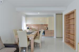 Kuchyň nebo kuchyňský kout v ubytování Resort Mirakul