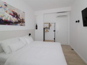 Postel nebo postele na pokoji v ubytování Luxury Amarin Apartment