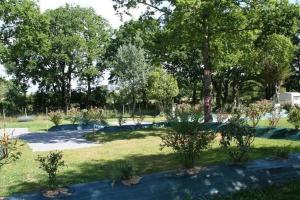 Zahrada ubytování CAMPING LES EMBRUNS 3*