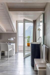 Imagen de la galería de Hotel Baia Azzurra - Lake Front, en Nago-Torbole