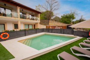 a swimming pool in the backyard of a house at Luxury Río in Santillana del Mar