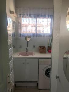 Ένα μπάνιο στο Appartement bord de mer