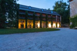 Gallery image of Schloss Münchenwiler in Murten