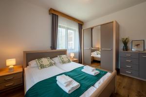 Łóżko lub łóżka w pokoju w obiekcie Apartamenty Otulina