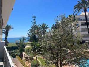 Zdjęcie z galerii obiektu Marbella Playa Real with sea view w Marbelli