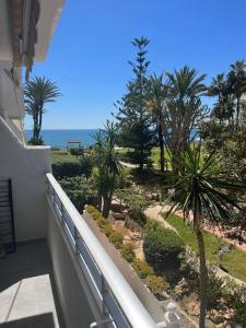 Zdjęcie z galerii obiektu Marbella Playa Real with sea view w Marbelli
