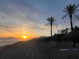 Zdjęcie z galerii obiektu Marbella Playa Real with sea view w Marbelli