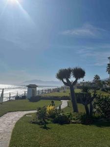 Zdjęcie z galerii obiektu Marbella Playa Real with sea view w Marbelli