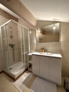 Koupelna v ubytování Gîte Chez Tiramisù avec piscine